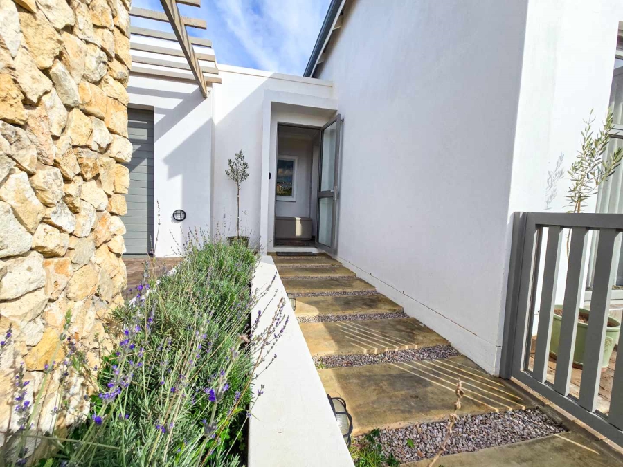2 Bedroom Property for Sale in Stilbaai Wes Western Cape